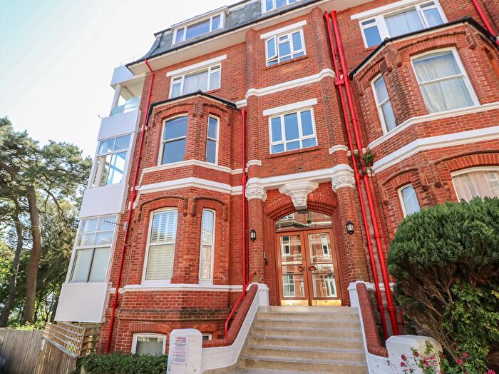 2 Bedroom Flat To Rent In Durley Gardens, Bournemouth, BH2