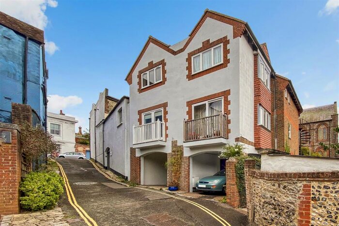 3 Bedroom House To Rent In Brewery Hill, Arundel, BN18