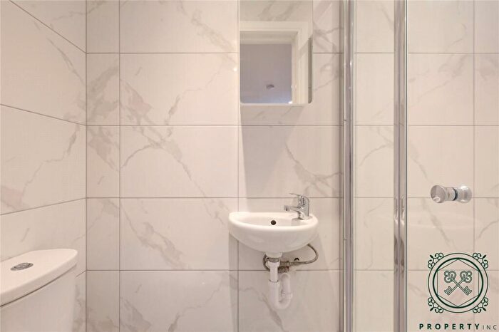 Apartment To Rent In Fairfax Road, London, N8