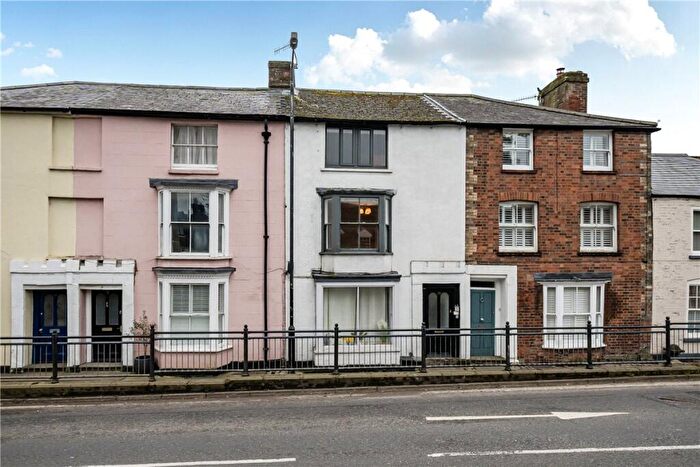 2 Bedroom Maisonette To Rent In High Street, Marlborough, Wiltshire, SN8