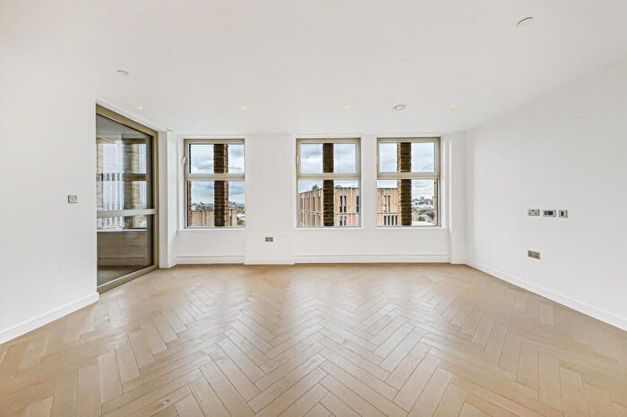 3 Bedroom Flat To Rent In Middle Yard, Oberman Road, NW10