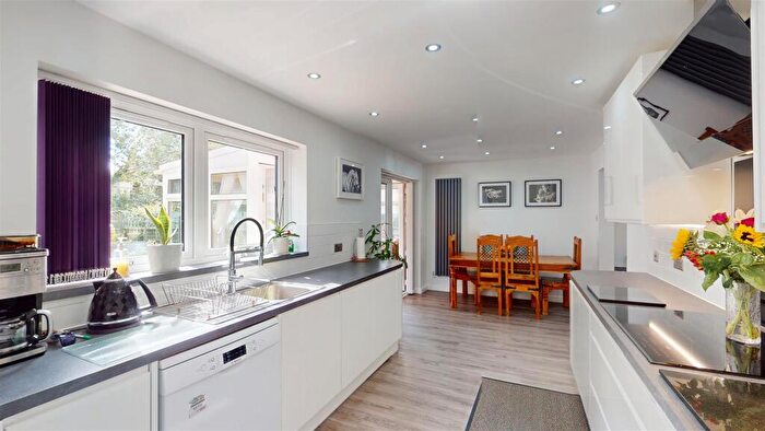 4 Bedroom Detached House For Sale In Nightingale Crescent, Bradville, Milton Keynes, MK13