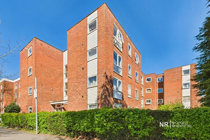 1 Bedroom Flat To Rent In Robin Hood Lane, Sutton, Surrey., SM1