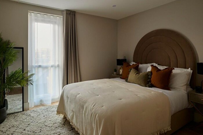 2 Bedroom Apartment To Rent In Flat, Baker Street, London, NW1