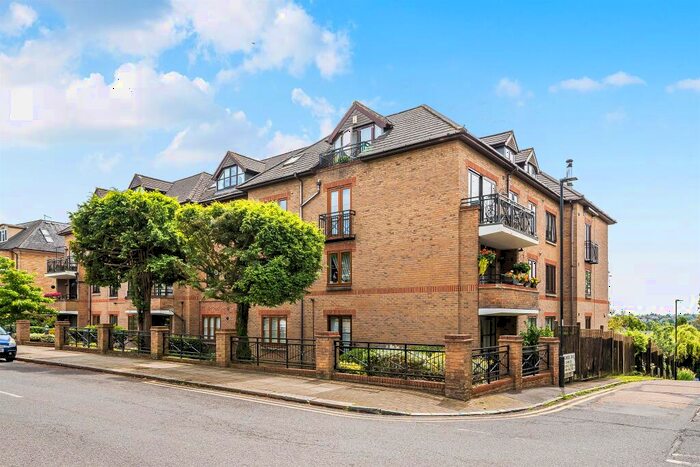2 Bedroom Flat For Sale In Crescent Road, Enfield, EN2