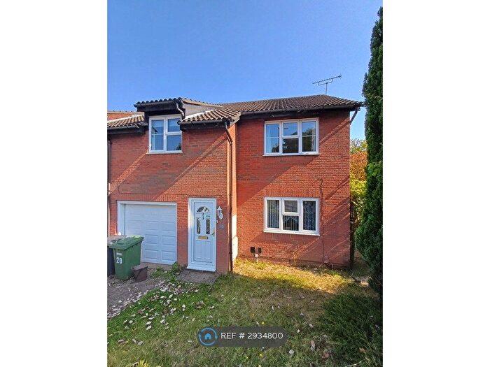 3 Bedroom Maisonette To Rent In Harbourne Gardens, Southampton, SO18