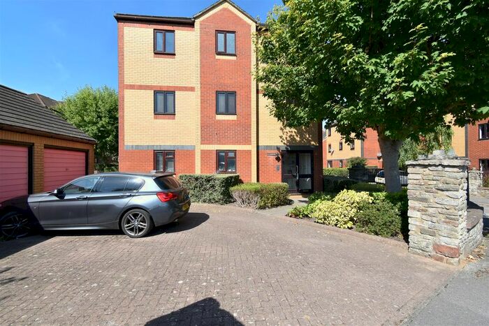 1 Bedroom Flat To Rent In Shortwood View, Bristol, BS15