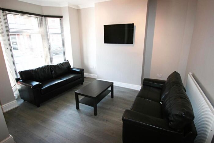 6 Bedroom Terraced House To Rent In Hessle View, Hyde Park, Leeds, LS6