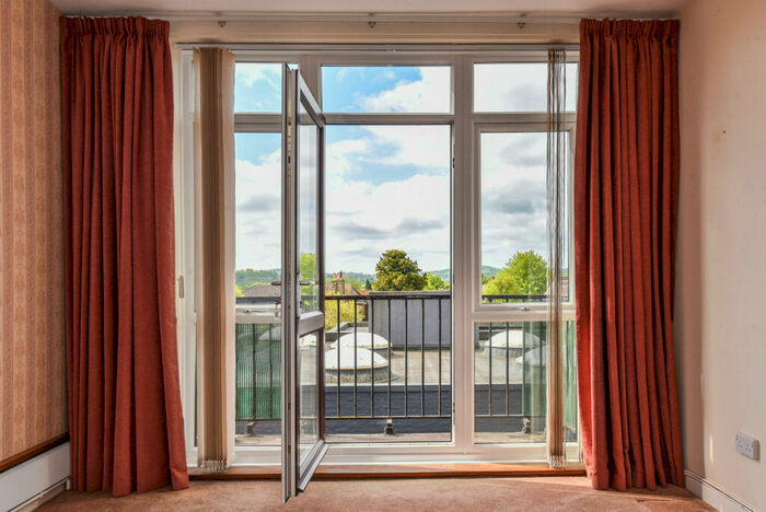 1 Bedroom Apartment To Rent In High Street, Petersfield, GU32