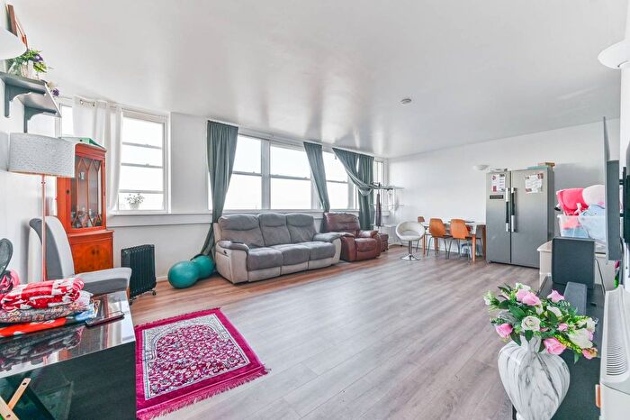 2 Bedroom Flat To Rent In Fitzroy Court, Croydon, Surrey, CR0