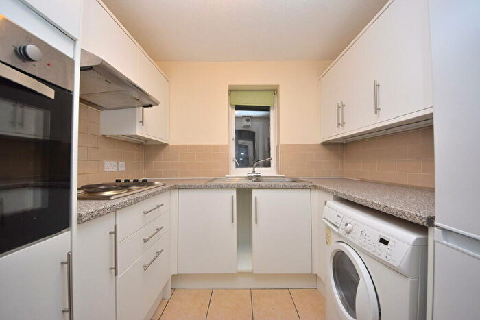 1 Bedroom Flat For Sale In Langdale Court, Albert Road, Ilford, IG1