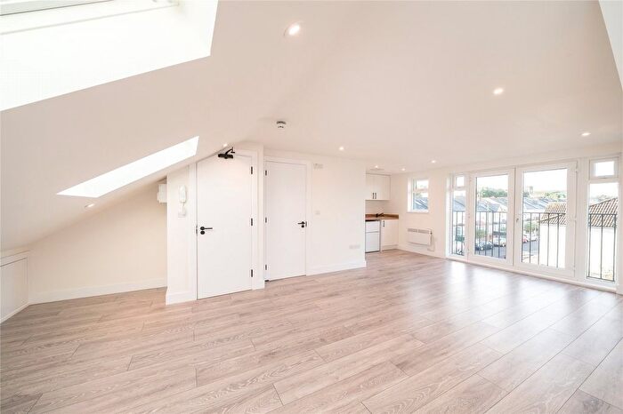 1 Bedroom Flat To Rent In Tooting Bec Road, London, SW17