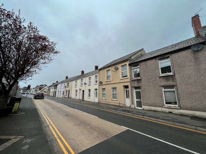 2 Bedroom Flat To Rent In St Catherine Street, Carmarthen, Carmarthenshire, SA31