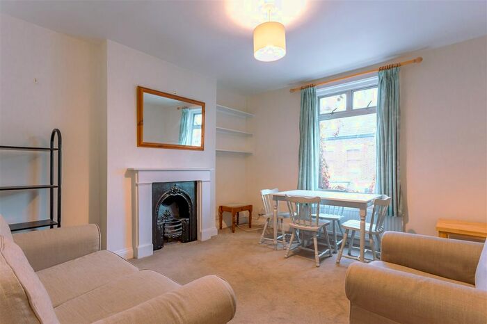 3 Bedroom Flat To Rent In Goldsmith Road, London, W3