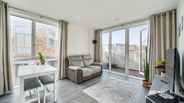 1 Bedroom Flat For Sale In Medawar Drive, London, NW7