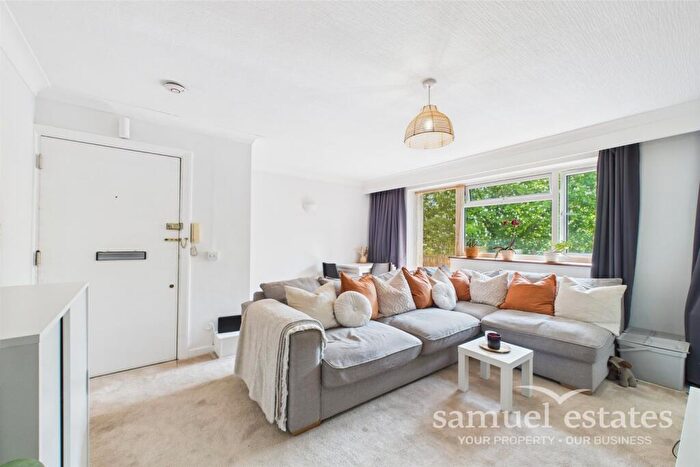 1 Bedroom Flat To Rent In Clinton House, Lovelace Gardens, Surbiton, KT6