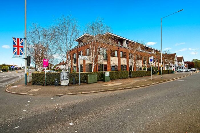 3 Bedroom Flat For Sale In Station Approach, Ruislip, HA4