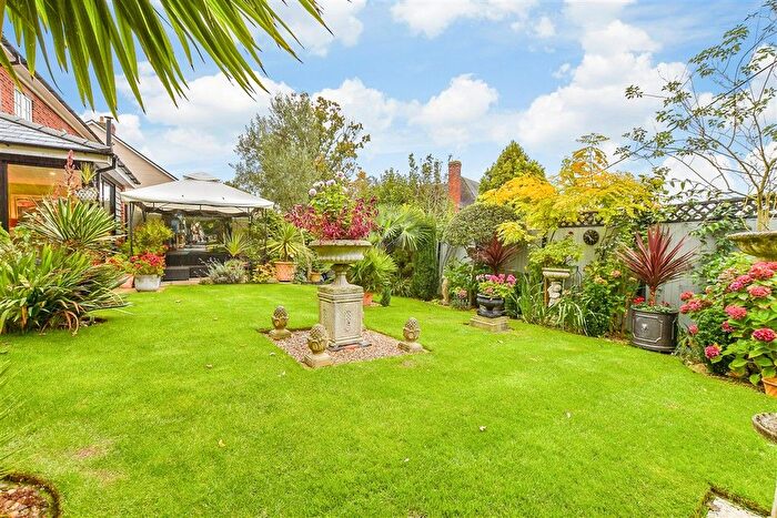 4 Bedroom Detached House For Sale In Three Fields Road, Tenterden, Kent, TN30