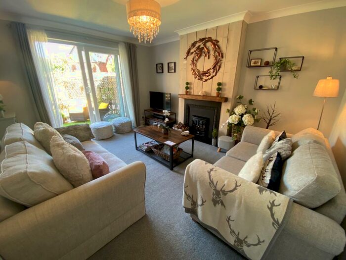 2 Bedroom Terraced House To Rent In Lymore Mews, Milford On Sea, SO41