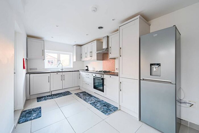 4 Bedroom Terraced House To Rent In Bow Common Lane, Bow, London, E3