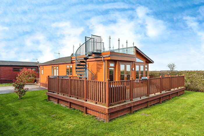 2 Bedroom Park Home For Sale In Cambridge Road, Stretham, Ely, Cambridgeshire, CB6