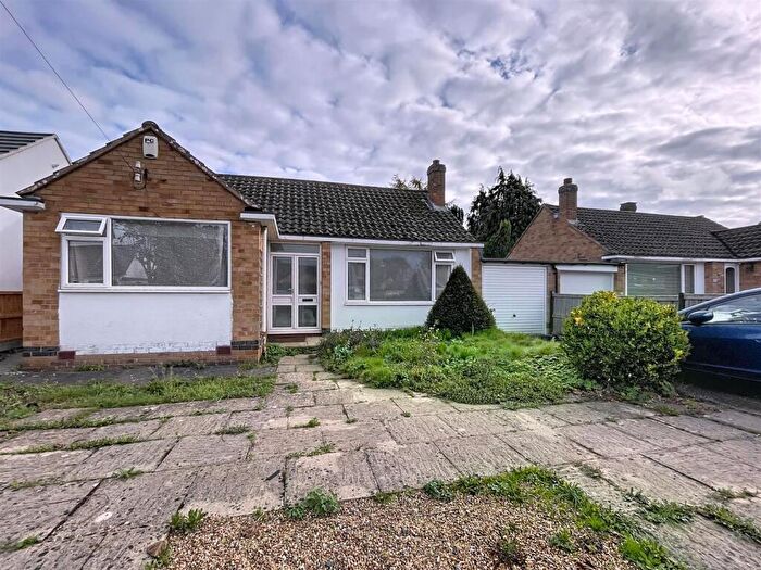 2 Bedroom Semi-Detached Bungalow For Sale In Farmer Ward Road, Kenilworth, CV8