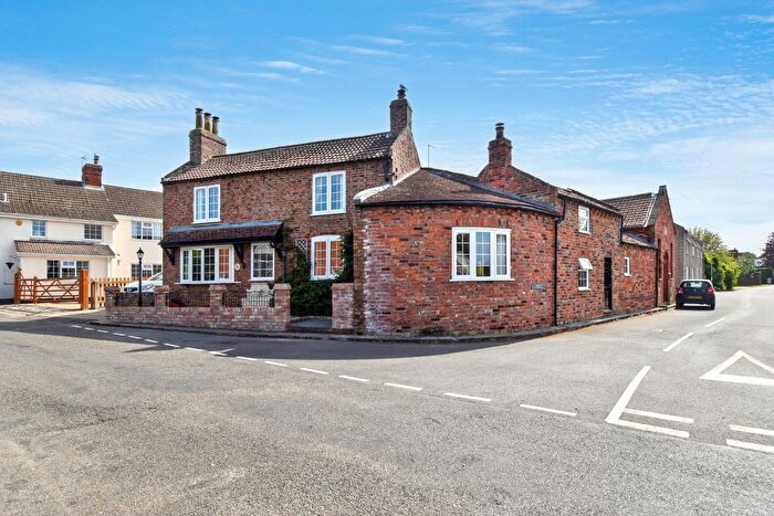 4 Bedroom Semi-detached House For Sale In Corner Cottage, Butt Gate, Grainthorpe, LN11