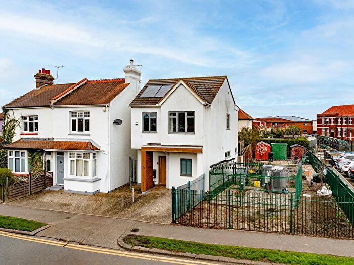 3 Bedroom Detached House For Sale In Prittlewell Chase, Westcliff-On-Sea, SS0