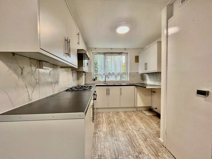 3 Bedroom Flat To Rent In Ridgeway Walk, Northolt, Middlesex, UB5