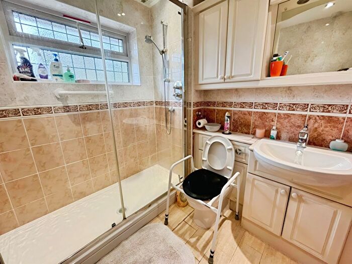 4 Bedroom Detached House For Sale In Grove Vale Avenue, Birmingham, B43