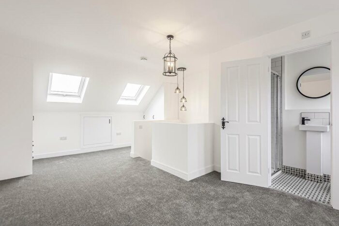 4 Bedroom Semi-Detached House To Rent In Maidenhead, Berkshire, SL6