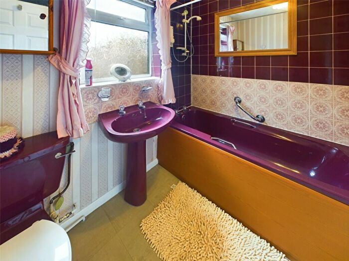 2 Bedroom Bungalow For Sale In Wollaton Paddocks, Wollaton, Nottinghamshire, NG8