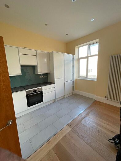 4 Bedroom Flat To Rent In Caledonian Road, London, N7