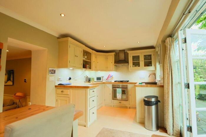 2 Bedroom Flat To Rent In Elliston Road, Bristol, BS6