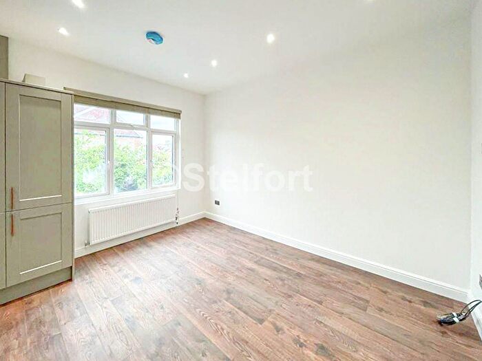 2 Bedroom Flat To Rent In Tollington Way, London, N7