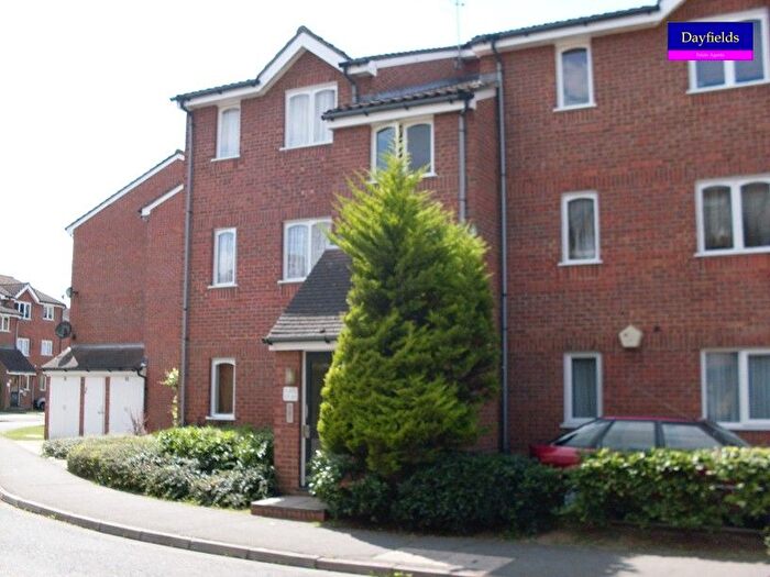 2 Bedroom Flat To Rent In Howard Close, Waltham Abbey, EN9