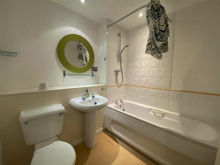 2 Bedroom Property To Rent In Schooner House, Chichester Wharf, Erith, DA8