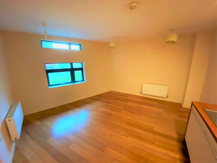 2 Bedroom Apartment To Rent In Islington Wharf, Great Ancoats Street Manchester, M4