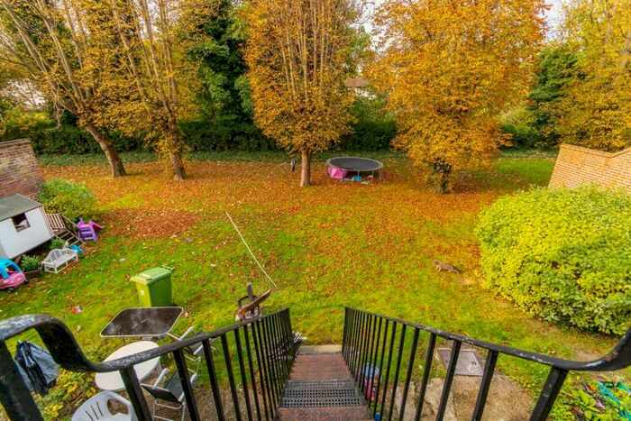 3 Bedroom Flat To Rent In Grove Avenue, Sutton, SM1