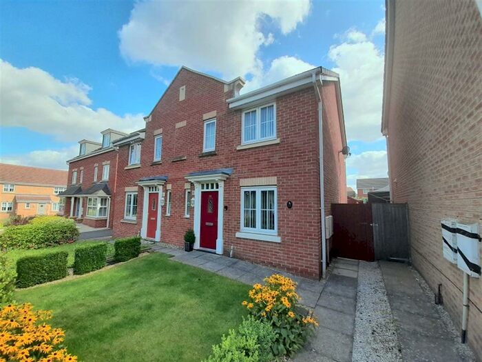 3 Bedroom Semi-Detached House To Rent In The Avenue, Gainsborough, DN21