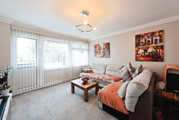 1 Bedroom Flat For Sale In Harbridge Court, Havant, PO9