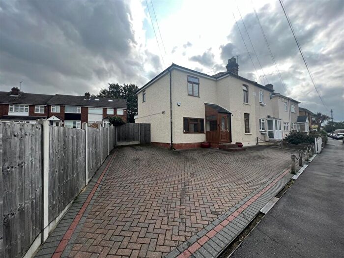 5 Bedroom Semi-Detached House For Sale In Victoria Road, Stanford-Le-Hope, SS17