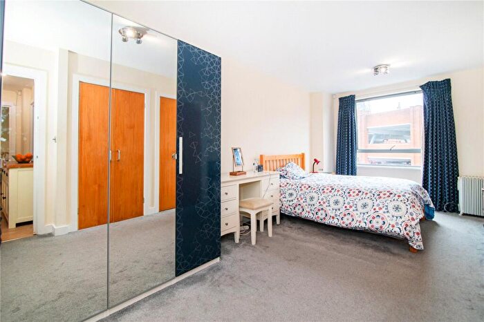 2 Bedroom Apartment For Sale In The Bittoms, Kingston Upon Thames, KT1