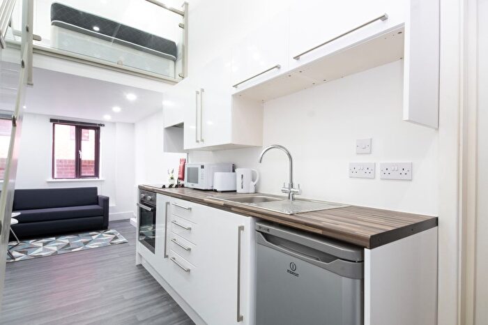 1 Bedroom Flat To Rent In South Street, Reading, Berkshire, RG1