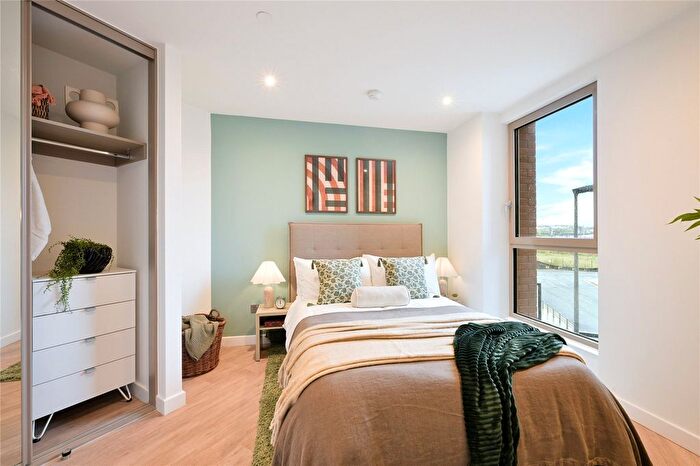 3 Bedroom Flat To Rent In Uncle Leeds, Whitehall, LS12