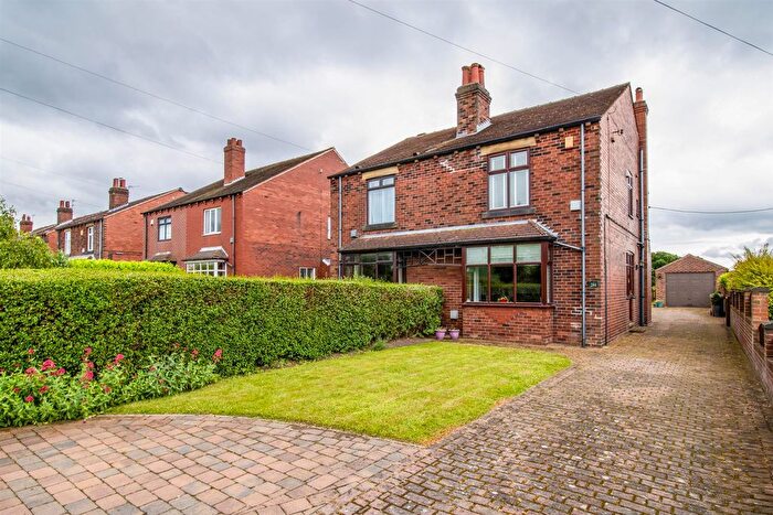 3 Bedroom Semi-Detached House For Sale In Doncaster Road, Crofton, Wakefield, WF4