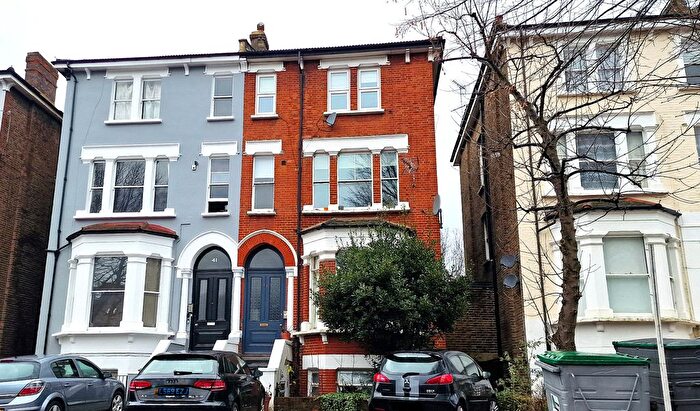 2 Bedroom Flat To Rent In The Avenue, West Ealing, London, W13