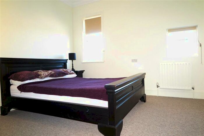 1 Bedroom Garage / Parking To Rent In Firgrove Hill, Farnham, GU9