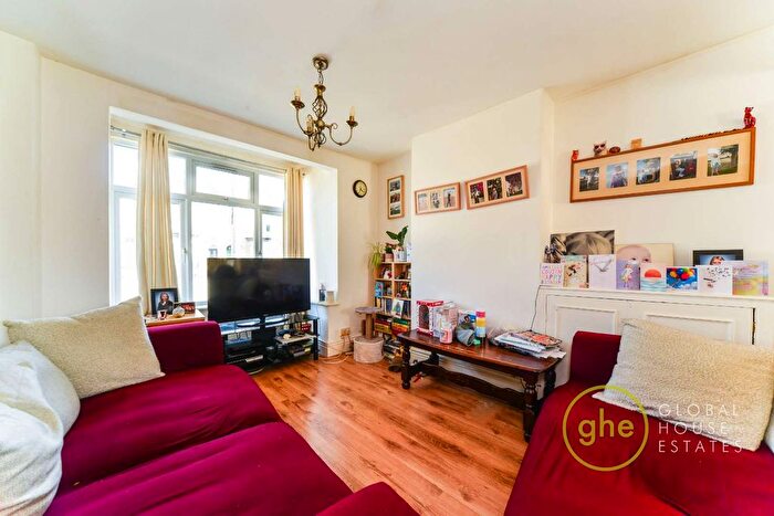 2 Bedroom Town House To Rent In Livingstone Road, Thornton Heath, Greater London, CR7