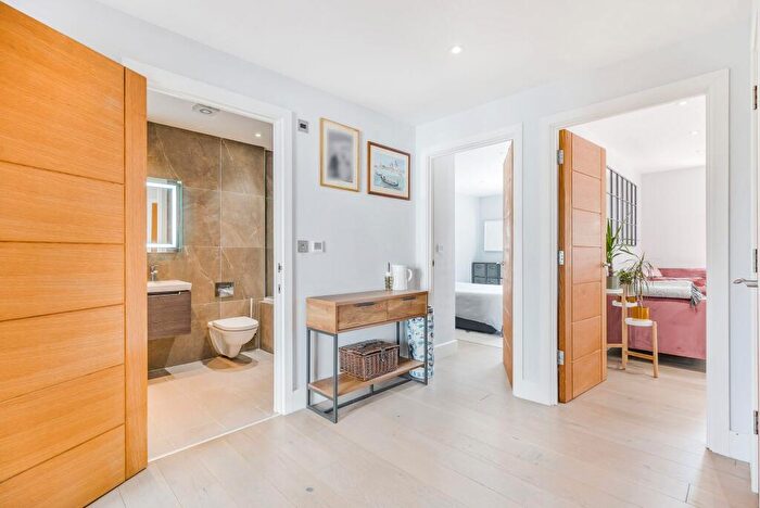 2 Bedroom Flat For Sale In Court Lane, Oaks View Court Lane, KT19